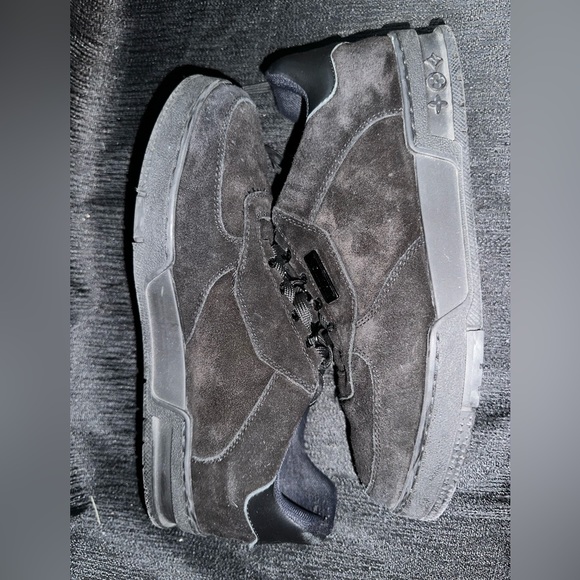 Louis Vuitton ‘Trainer’ Low Black | Suede - Picture 4 of 6